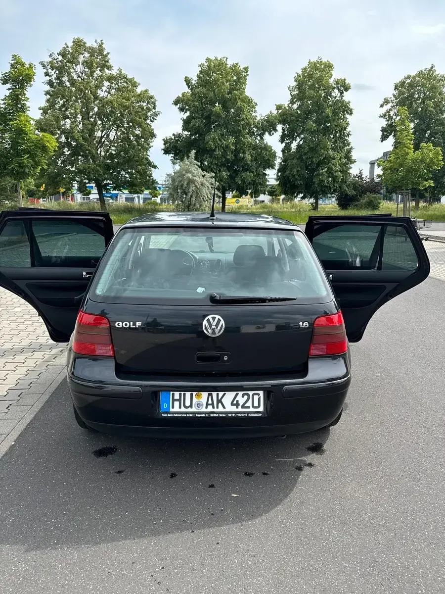 Gebraucht VW Golf IV 105 PS (77 kW) 2002 Schwarz Kleinwagen
