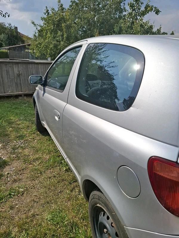 Gebraucht Toyota Yaris 65 PS (47 kW) 2004 Silber Kleinwagen