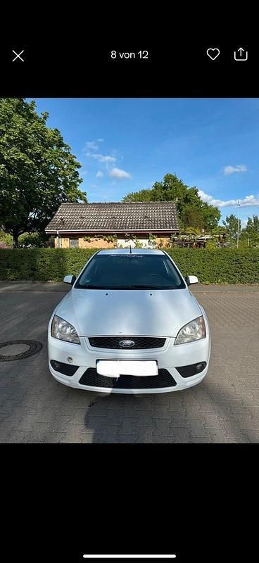 Weiß Gebraucht 2007 Ford Focus Coupé | 1.499 € (Fairer Preis) - Bild 1/4