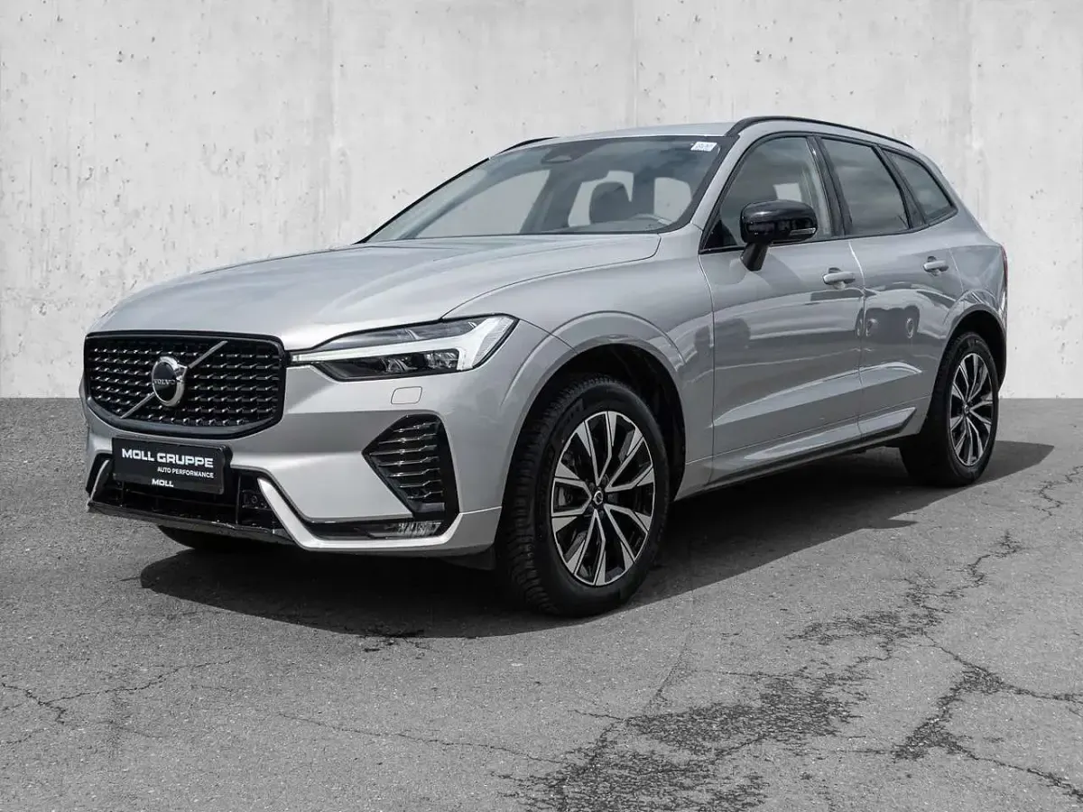 Gebraucht Volvo XC60 Plus 197 PS (144 kW) 2024 Silver dawn / metallic SUV