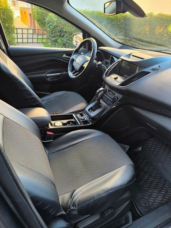 Gebraucht Ford Kuga Titanium 120 PS (88 kW) 2017 Grau SUV