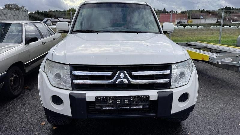 Weiß Gebraucht 2008 Mitsubishi Pajero SUV | 7.900 € (Guter Preis) - Bild 1/4