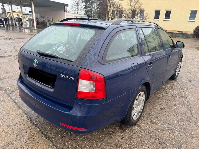 Gebraucht Skoda Octavia 105 PS (77 kW) 2012 Blau Kombi