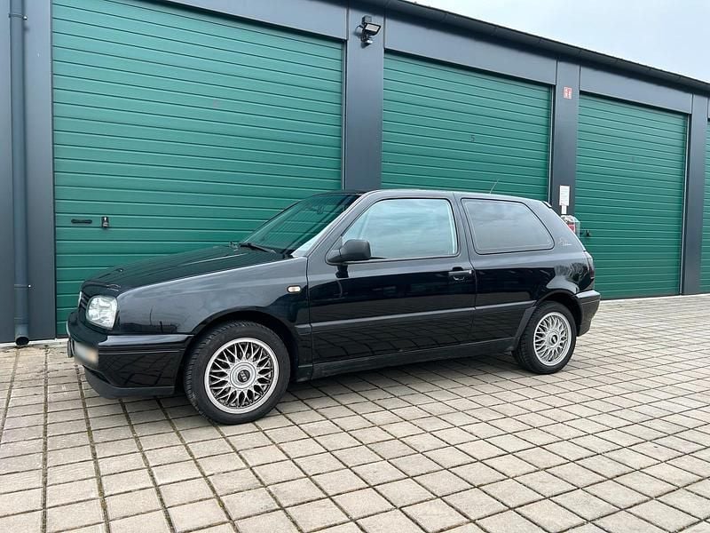 Gebraucht VW Golf III 75 PS (55 kW) 1997 Schwarz Kleinwagen
