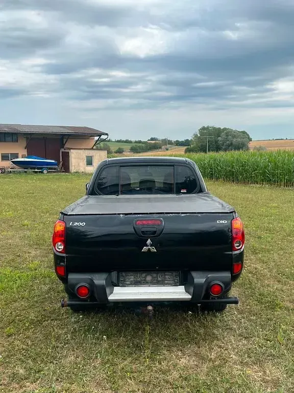 Gebraucht Mitsubishi L200 Intense 136 PS (100 kW) 2008 Schwarz Pickup