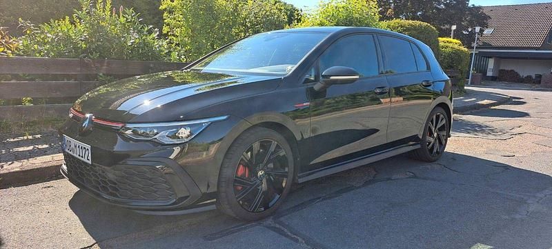 Schwarz Gebraucht 2024 VW Golf GTI Coupé | 32.200 € (Teuer) - Bild 1/4