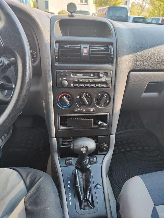 Gebraucht Opel Astra 101 PS (74 kW) 2002 Silber Limousine