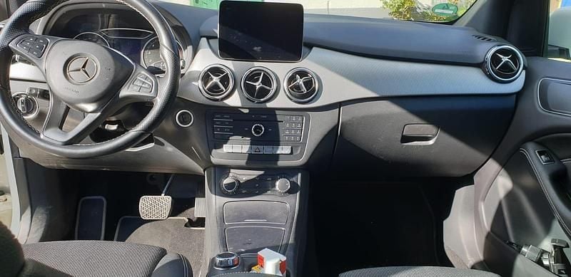 Gebraucht Mercedes B180 122 PS (89 kW) 2016 Weiß Van / Kleinbus
