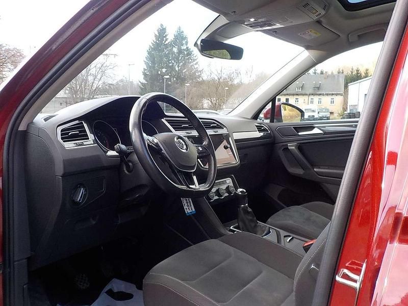 Gebraucht VW Tiguan Highline 150 PS (110 kW) 2018 Ruby red metallic SUV