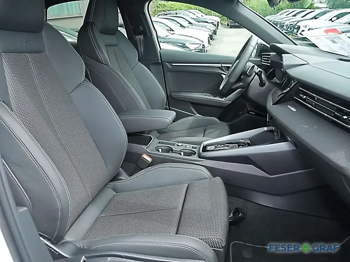 Gebraucht Audi S3 Sport 333 PS (244 kW) 2025 Arkonaweiß Limousine