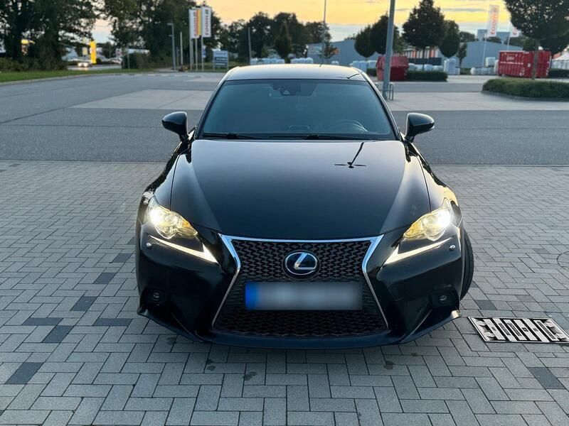 Schwarz Gebraucht 2013 Lexus IS300h Sport Line Limousine | 19.900 € (Teuer) - Bild 1/4