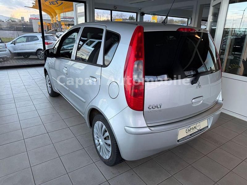 Gebraucht Mitsubishi Colt Motion 95 PS (69 kW) 2007 Silber Limousine