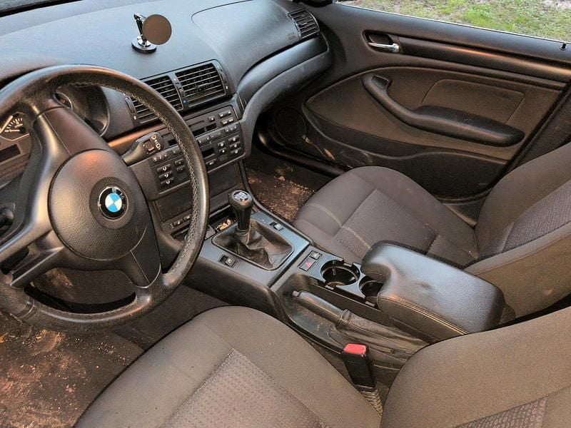 Schwarz Gebraucht 2005 BMW 316 Kombi | 1.000 € (Fairer Preis) - Bild 1/4