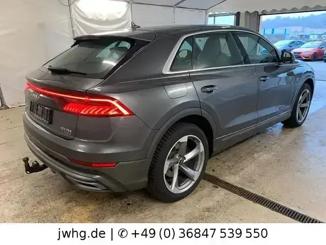 Gebraucht Audi Q8 S-Line 286 PS (210 kW) 2022 Grau SUV