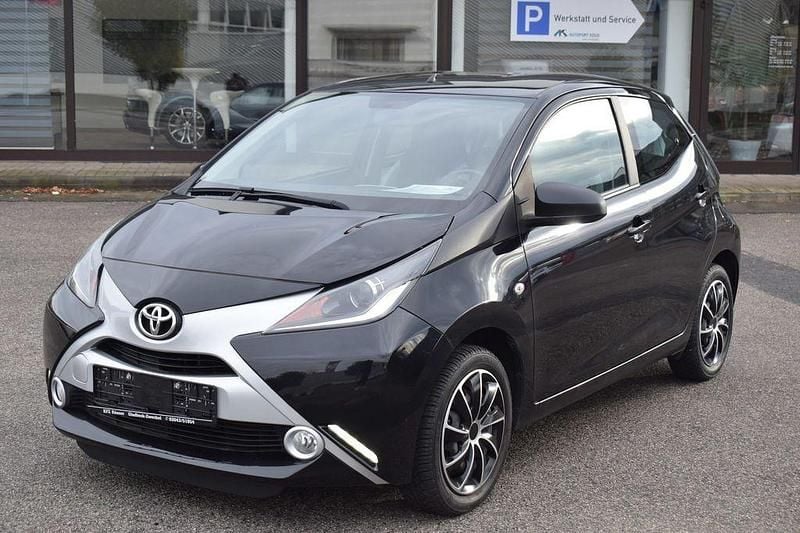 Schwarz Gebraucht 2017 Toyota Aygo X-play Kleinwagen | 8.450 € (Guter Preis) - Bild 1/4