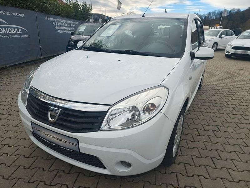 Weiß Gebraucht 2012 Dacia Sandero Lauréate Limousine | 4.600 € (Guter Preis) - Bild 1/4