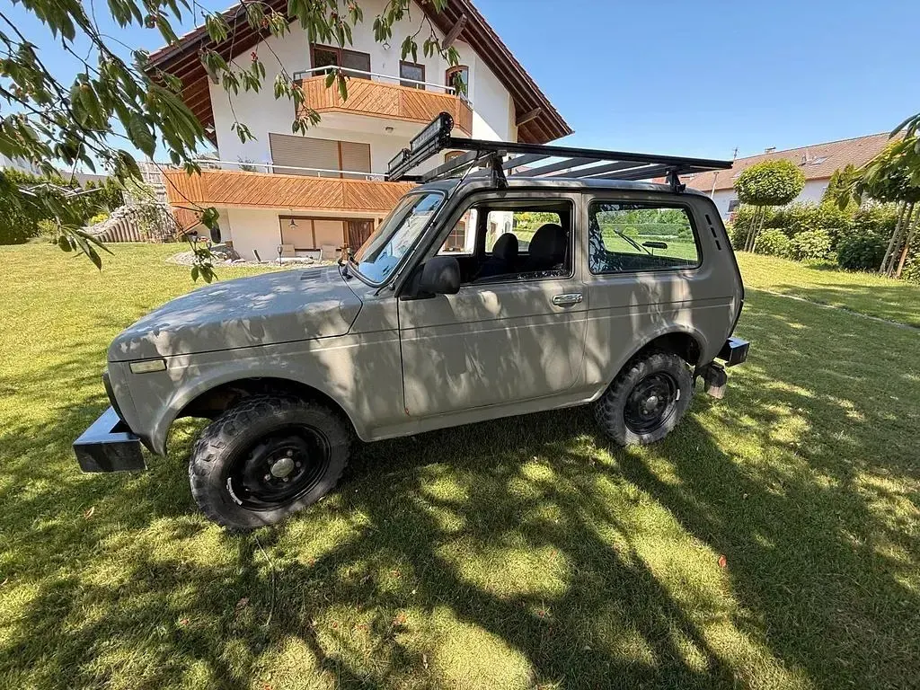 Gebraucht Lada niva 83 PS (61 kW) 2013 Grau SUV