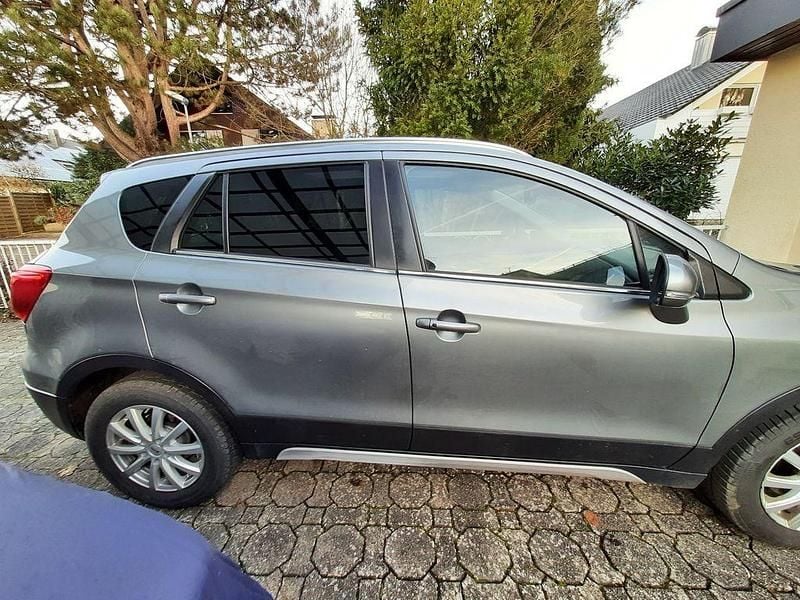 Gebraucht Suzuki SX4 140 PS (102 kW) 2020 Grau SUV