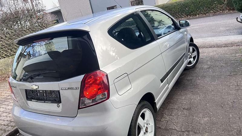 Gebraucht Chevrolet Kalos SX 94 PS (69 kW) 2009 Silber Limousine