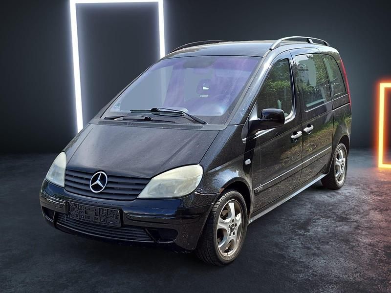 Tiefschwarz Gebraucht 2004 Mercedes Vaneo Van / Kleinbus | 900 € - Bild 1/4