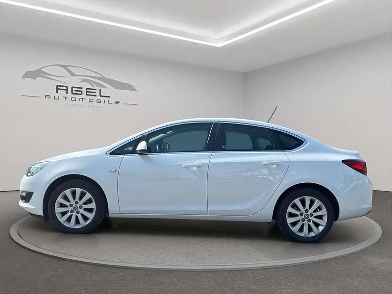 Gebraucht Opel Astra Excellence 110 PS (80 kW) 2015 Schneeweiss/summitwhite/arctic Limousine