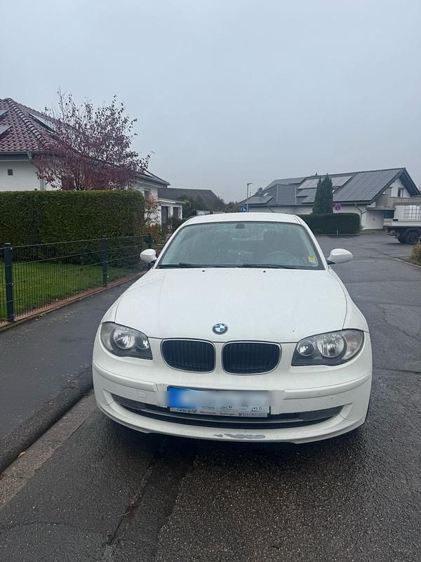 Weiß Gebraucht 2009 BMW 116 Kleinwagen | 3.000 € - Bild 1/2