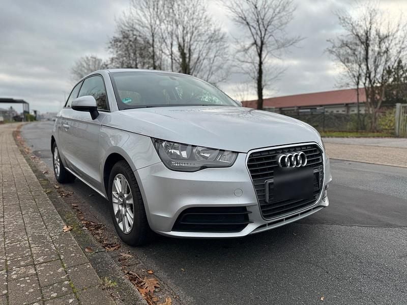 Silber Gebraucht 2013 Audi A1 Ambition Kleinwagen | 4.990 € (Guter Preis) - Bild 1/4