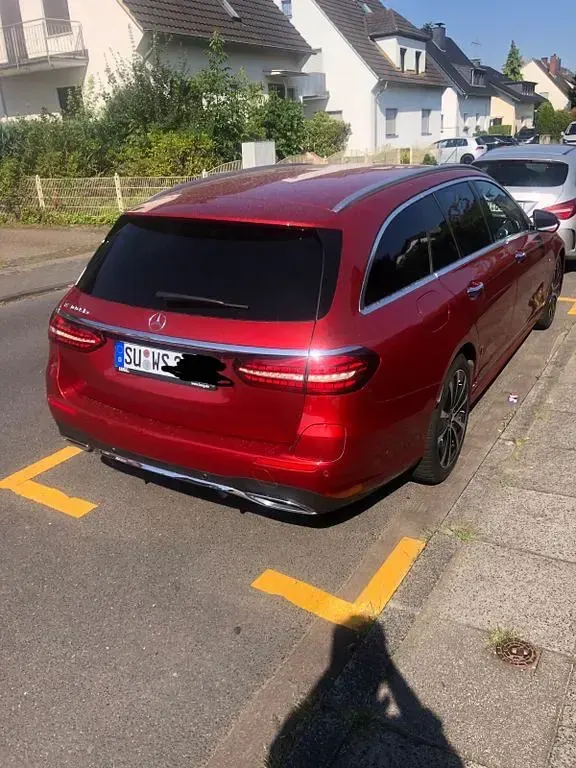 Gebraucht Mercedes E300 AMG 194 PS (142 kW) 2020 Rot Limousine