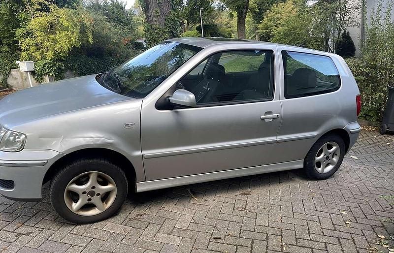 Silber Gebraucht 2001 VW Polo Trendline Limousine | 750 € (Guter Preis) - Bild 1/4