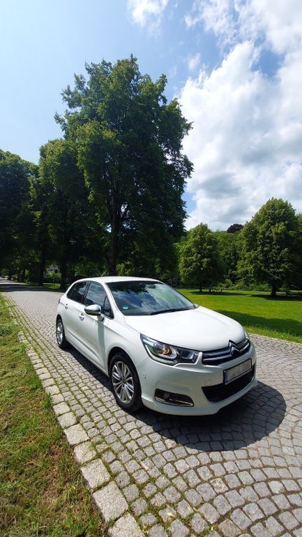 Weiß Gebraucht 2016 Citroën C4 PureTech Limousine | 5.850 € (Guter Preis) - Bild 1/4