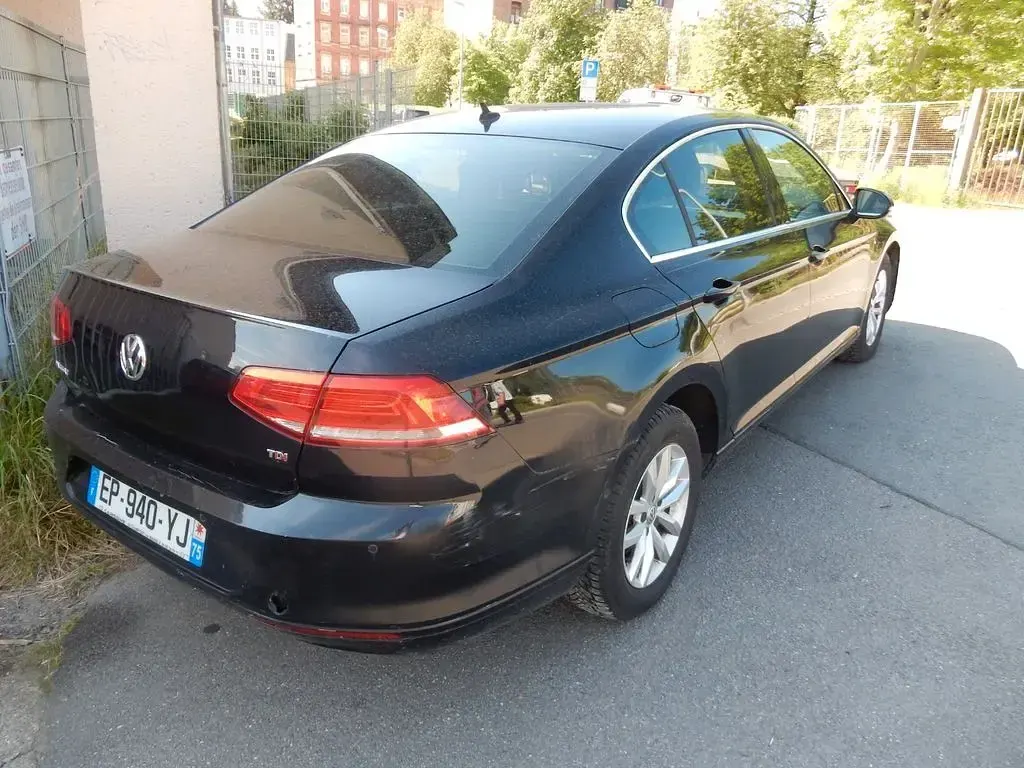 Gebraucht VW Passat Comfortline 120 PS (88 kW) 2017 Schwarz Limousine