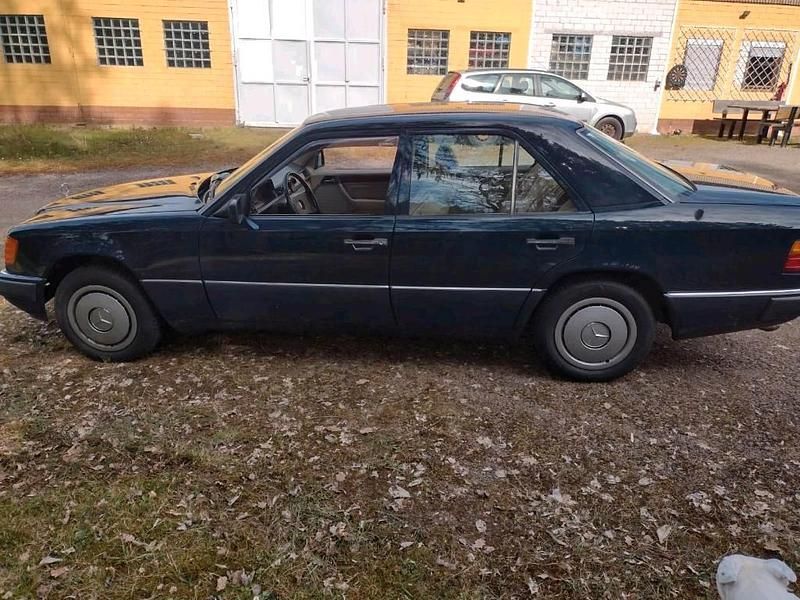 Gebraucht Mercedes E300 180 PS (132 kW) 1989 Blau Limousine