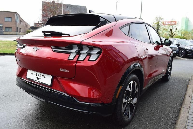 Gebraucht Ford Mustang Mach-E 258 kW (351 PS) 2021 Lucid rot metallic SUV