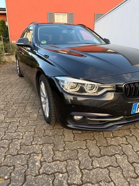 Gebraucht BMW 330 Sport Line 258 PS (189 kW) 2018 Schwarz Kombi