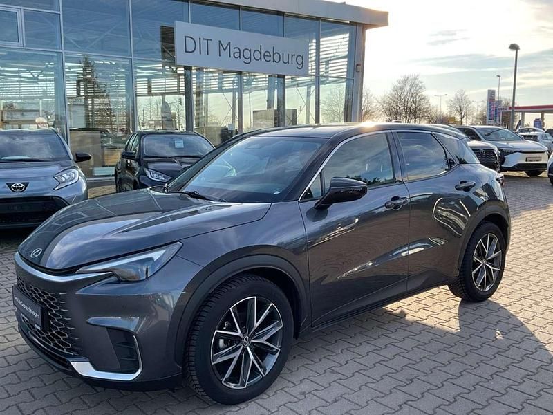 Gebraucht Lexus LBX 136 PS (100 kW) 2024 Sonic chrome (1l1)/ black (202 SUV