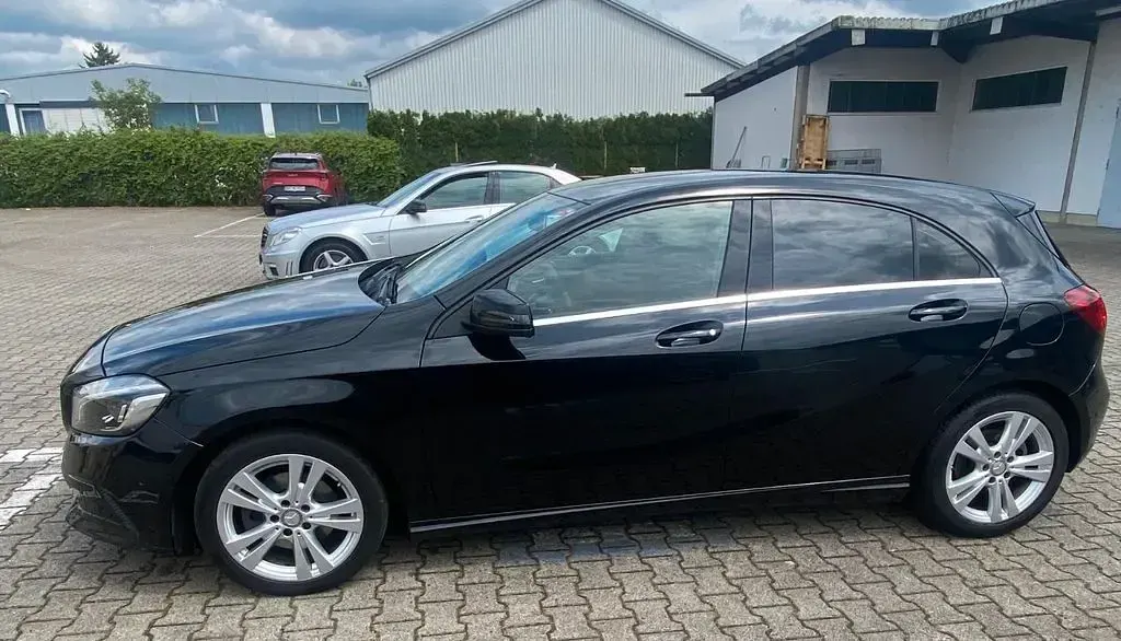 Gebraucht Mercedes A200 136 PS (100 kW) 2016 Schwarz Limousine