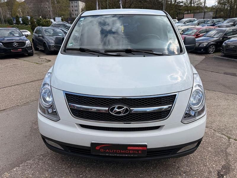 Gebraucht Hyundai H-1 163 PS (119 kW) 2010 Weiß Van / Kleinbus