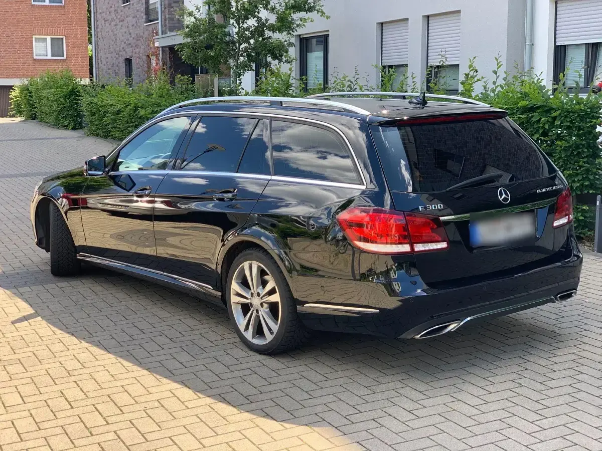 Gebraucht Mercedes E300 204 PS (150 kW) 2015 Schwarz Kombi