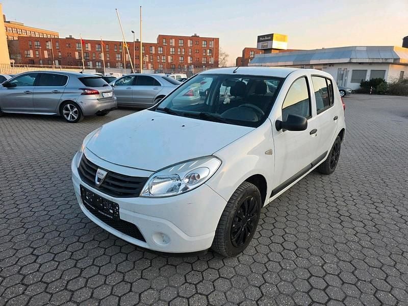 Gebraucht Dacia Sandero 75 PS (55 kW) 2010 Weiß Kleinwagen