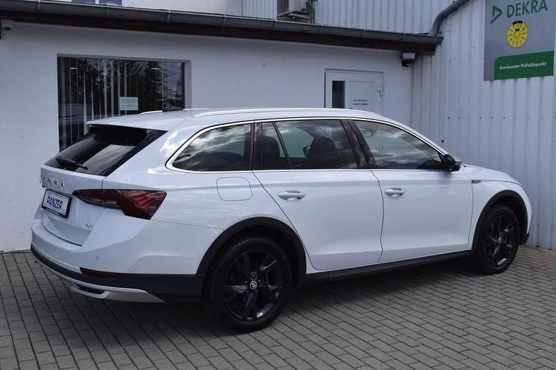 Gebraucht Skoda Octavia Scout 4x4 150 PS (110 kW) 2022 Weiss Kombi