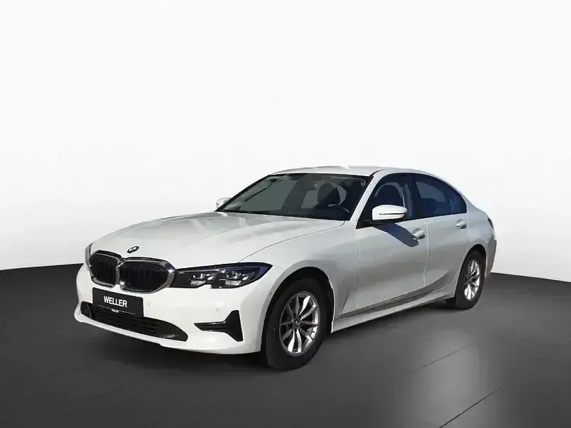 Gebraucht BMW 320 Sport Line 190 PS (139 kW) 2023 Weiß Limousine