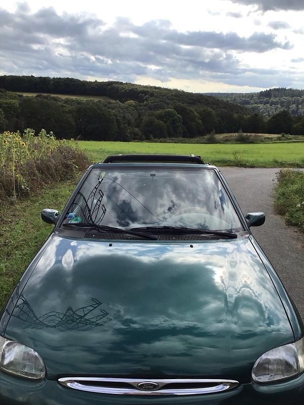 Grün Gebraucht 1998 Ford Escort Cabriolet Cabrio | 2.499 € - Bild 1/4