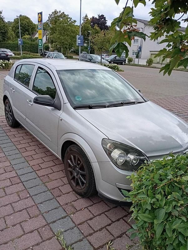 Silber Gebraucht 2004 Opel Astra Kleinwagen | 1.600 € (Fairer Preis) - Bild 1/4