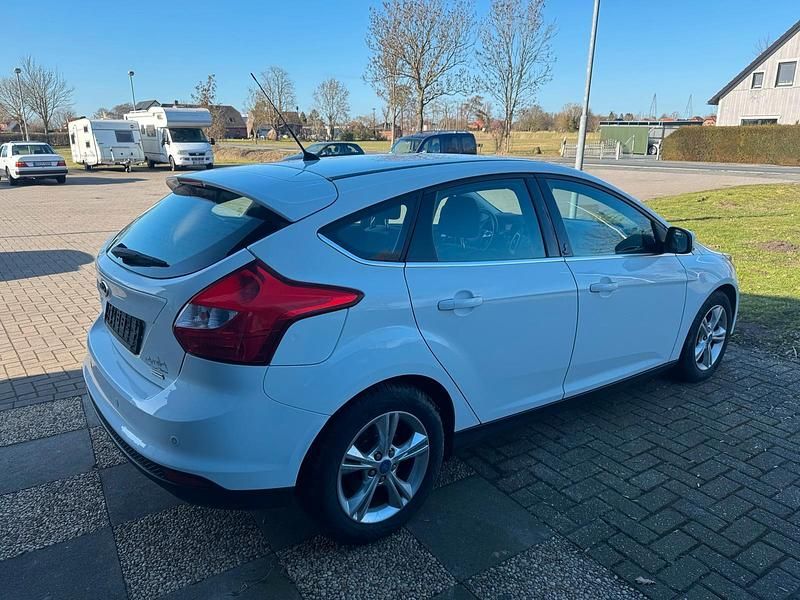 Gebraucht Ford Focus Champions Edition 100 PS (73 kW) 2012 Weiß Kleinwagen