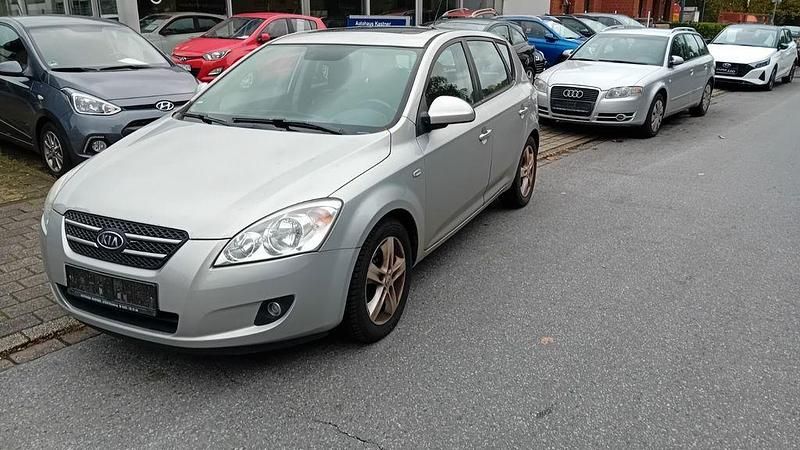 Silber Gebraucht 2007 Kia Ceed Limousine | 1.500 € - Bild 1/4