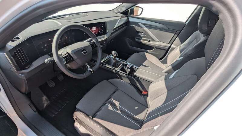 Gebraucht Opel Astra GS Line 131 PS (96 kW) 2024 Arktis weiß Limousine