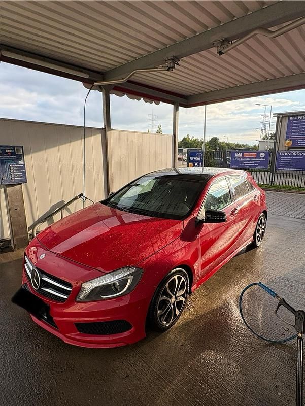 Rot Gebraucht 2012 Mercedes A200 AMG line Limousine | 9.900 € - Bild 1/4