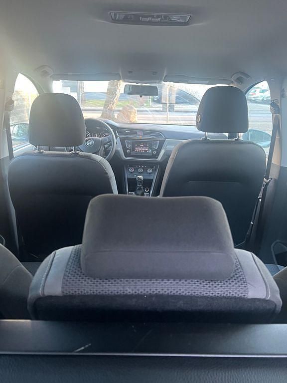 Gebraucht VW Touran Trendline 116 PS (85 kW) 2017 Silber Van / Kleinbus