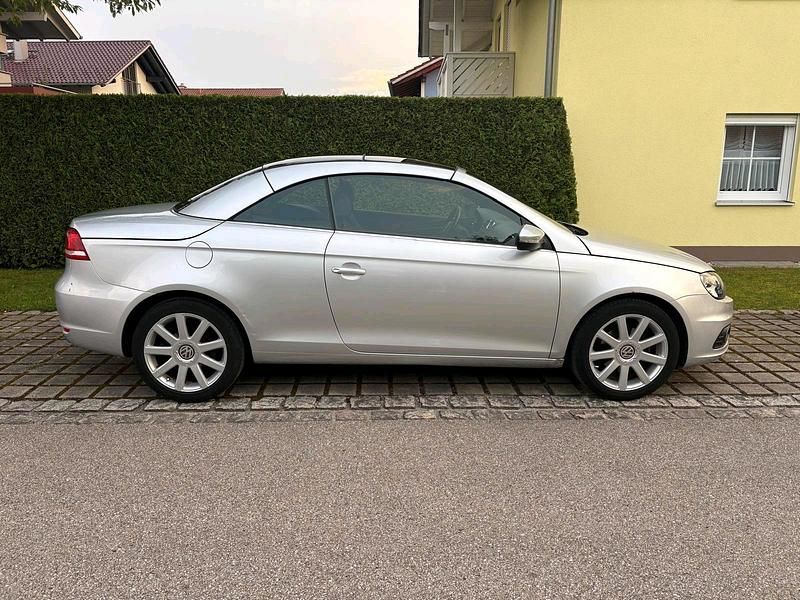 Usata VW Eos 122 CV (89 kW) 2011 Argento Cabrio