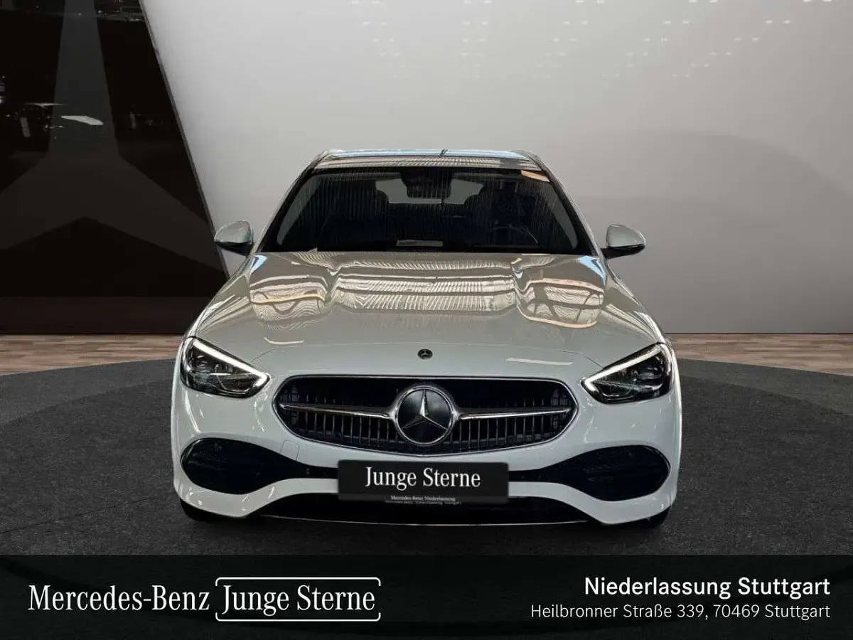 Gebraucht Mercedes C300e Avantgarde 204 PS (150 kW) 2023 Weiß Limousine